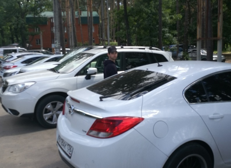 Водителей предупредили о парковке в Воронеже, где вскрывают машины