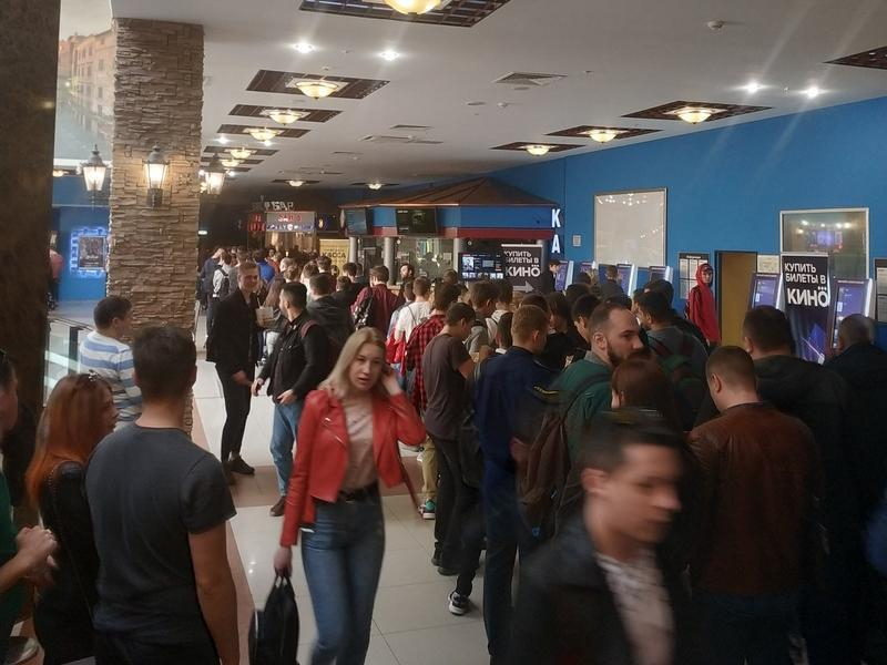 Безумное столпотворение ради премьеры Мстителей сняли в Воронеже