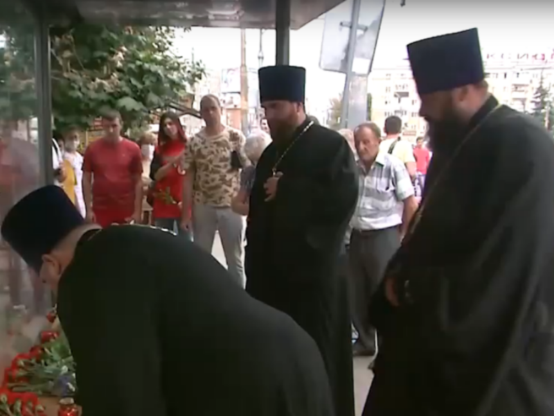 Батюшки воронежа. Сбор батюшек Воронеж. Священником стал. Батюшка крестит фото. Непоминающий батюшка из Воронежа фото.