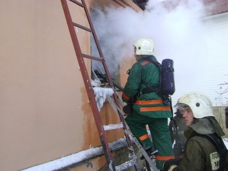 Пожар в частном доме отправил в больницу пенсионера из Воронежской области