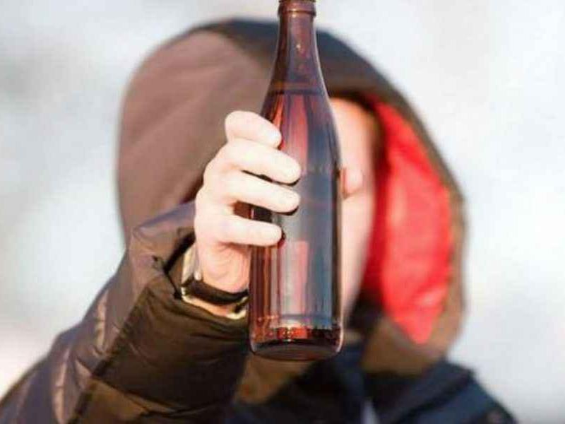 Воронежскую продавщицу поймали на продаже пива 16-летней девочке