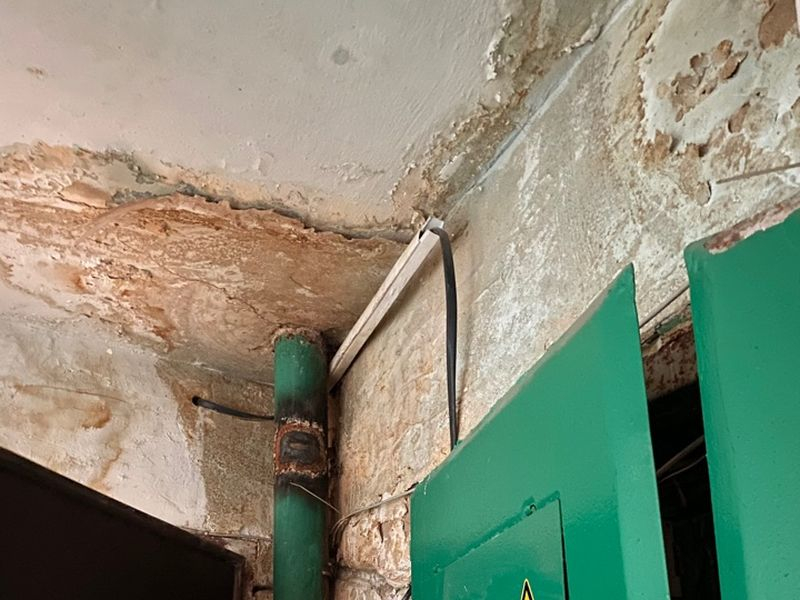 Коммунальщики заявили о компенсации жительнице Воронежа с протекающей крышей