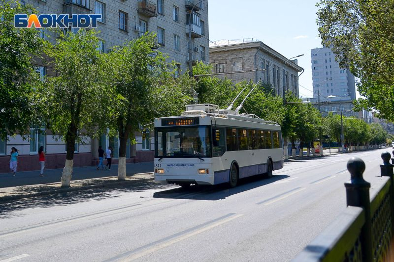 Ночное ДТП со световой опорой приостановило работу троллейбуса №11 в Воронеже