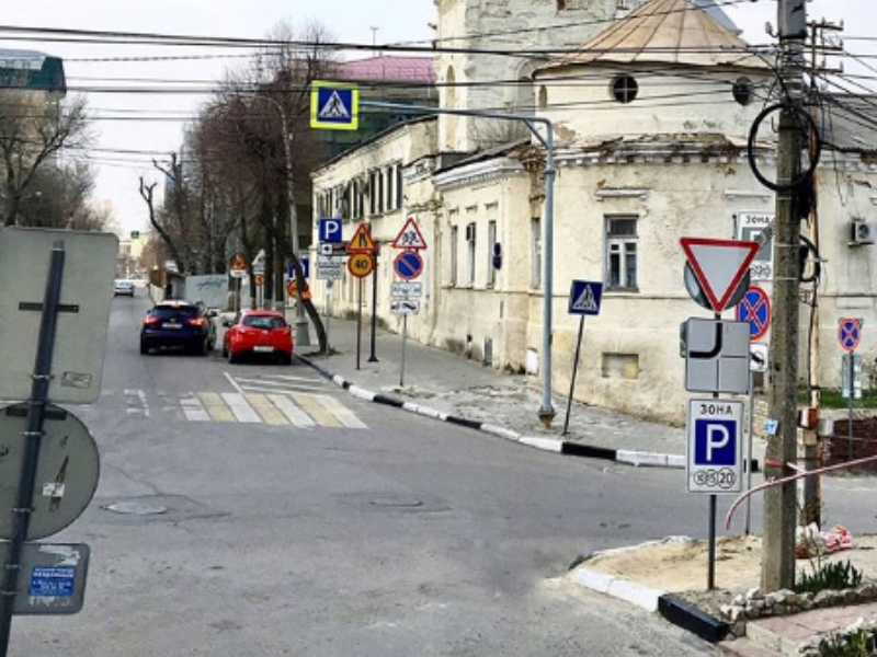 Перекресток с безумным количеством знаков нашли в Воронеже