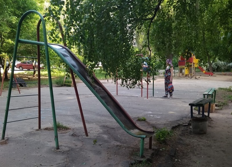Горку, отправляющую детей в суровую реальность, нашли в Воронеже
