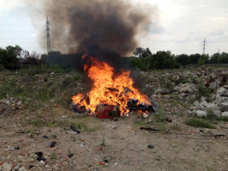 Уничтожение в огне 50 млн рублей полицейскими сняли в Воронеже