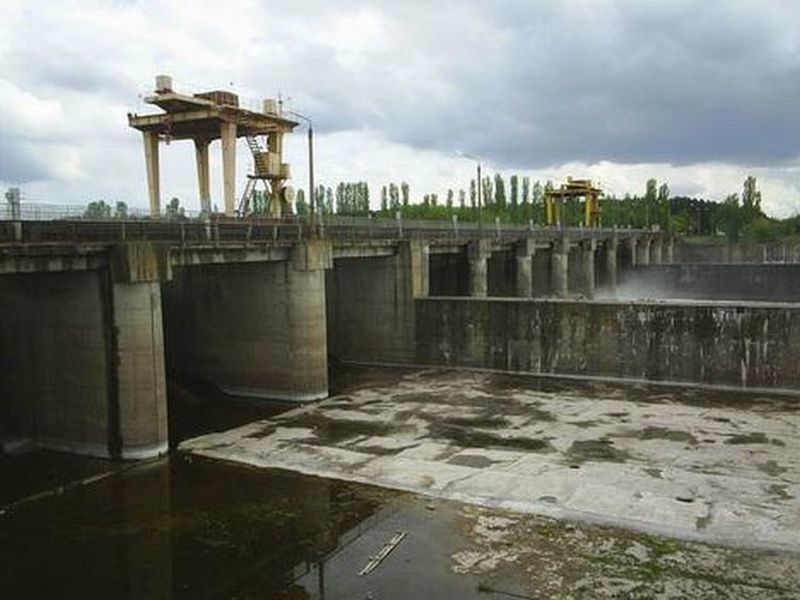 Воронежская плотина. Воронежская плотина водосброс. Дамба Воронеж водосброс. Плотина Воронежского водохранилища. ГЭС Воронеж.