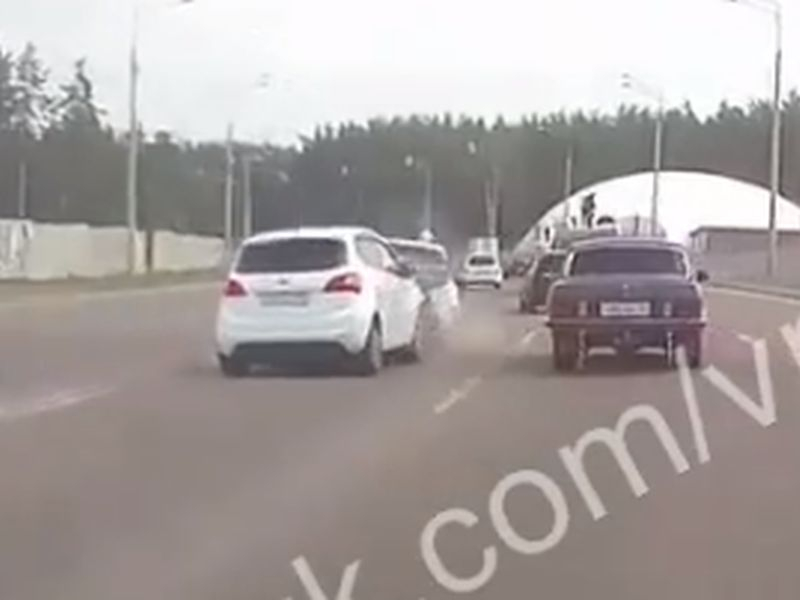 Регистратор запечатлел момент жесткого столкновения на дороге в Воронеже