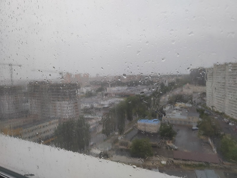 Первые неприятные последствия ветреной погоды показали в Воронеже