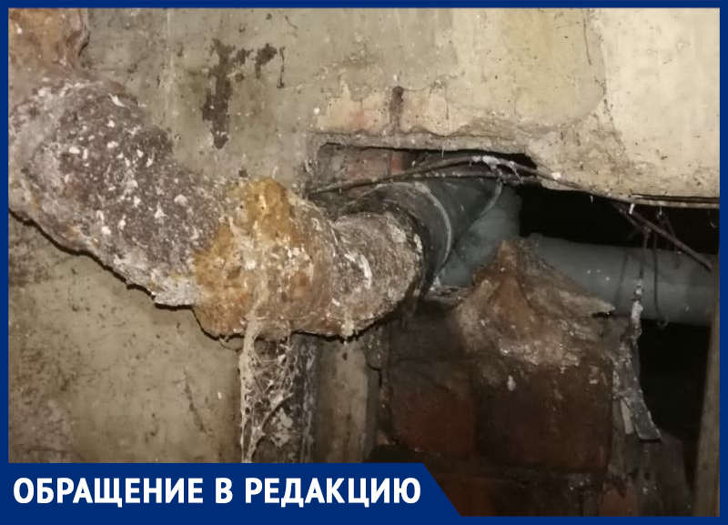 «Сырость и вонь»: жалкий «ремонт» подвальных труб показали на фото в Воронеже