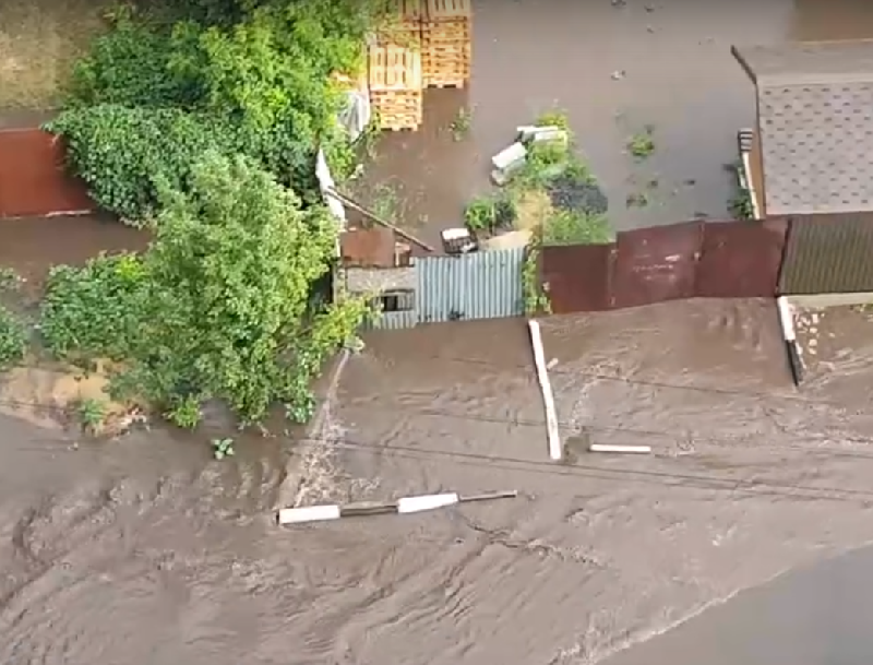Воронеж сильные хлопки. Наводнение в Кучугурах давно.