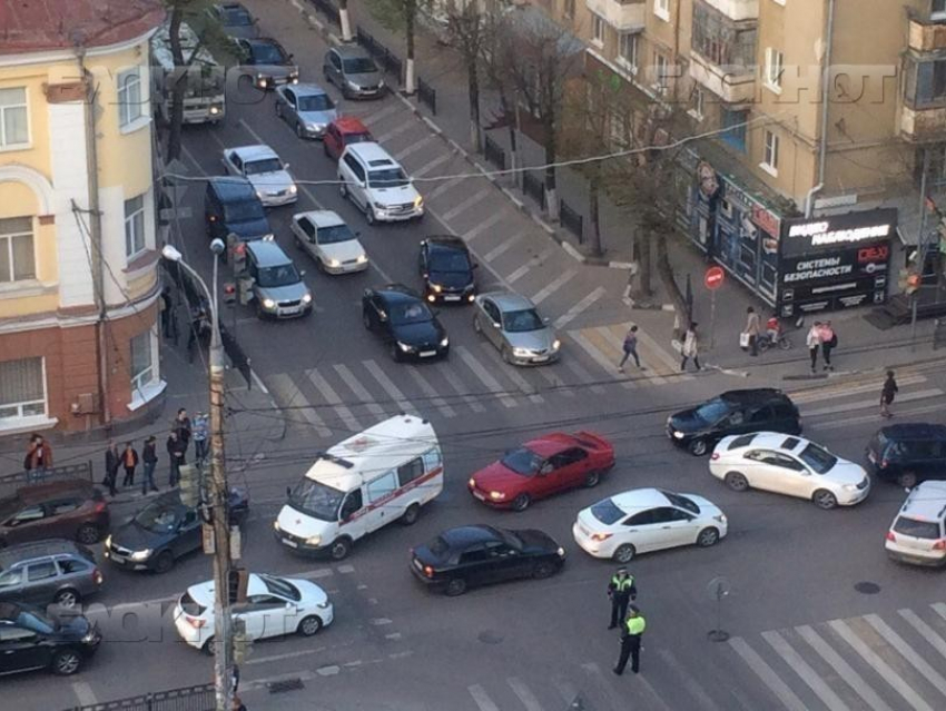 Воронеж перекрыли движение сегодня. Почему сейчас в городе воронеже перекрыта улица краснодонская.