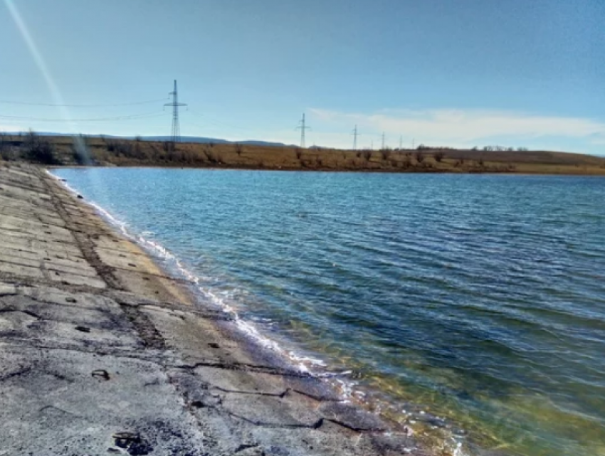 Водохранка ангарск. Водохранка. Пруд в селе Коротояк. Водохранка Подхожее.