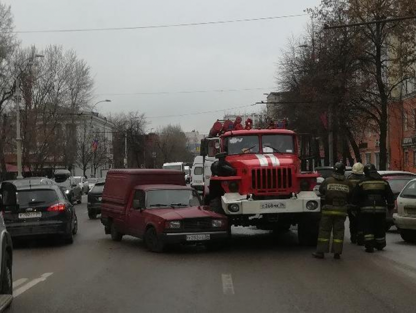 Пожарная машина попала в дтп