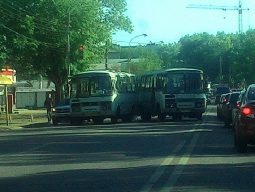 Что сейчас происходит на левом берегу. В новокузнецке взорвалась автозаправочная станция. Что сейчас происходит на левом берегу. В кировской области опрокинулась фура с пивом. Что сейчас происходит на левом берегу.