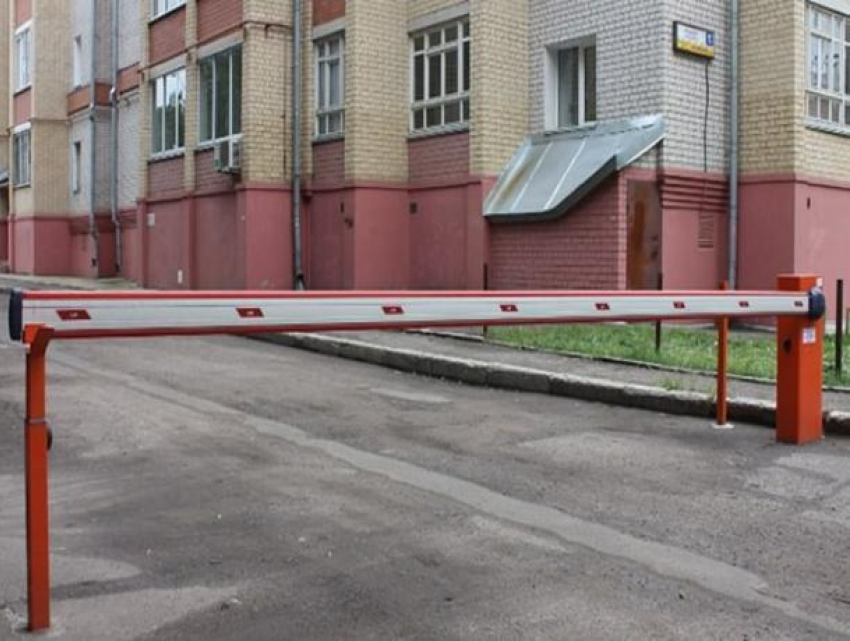 Установка шлагбаума на два многоквартирных дома примеры