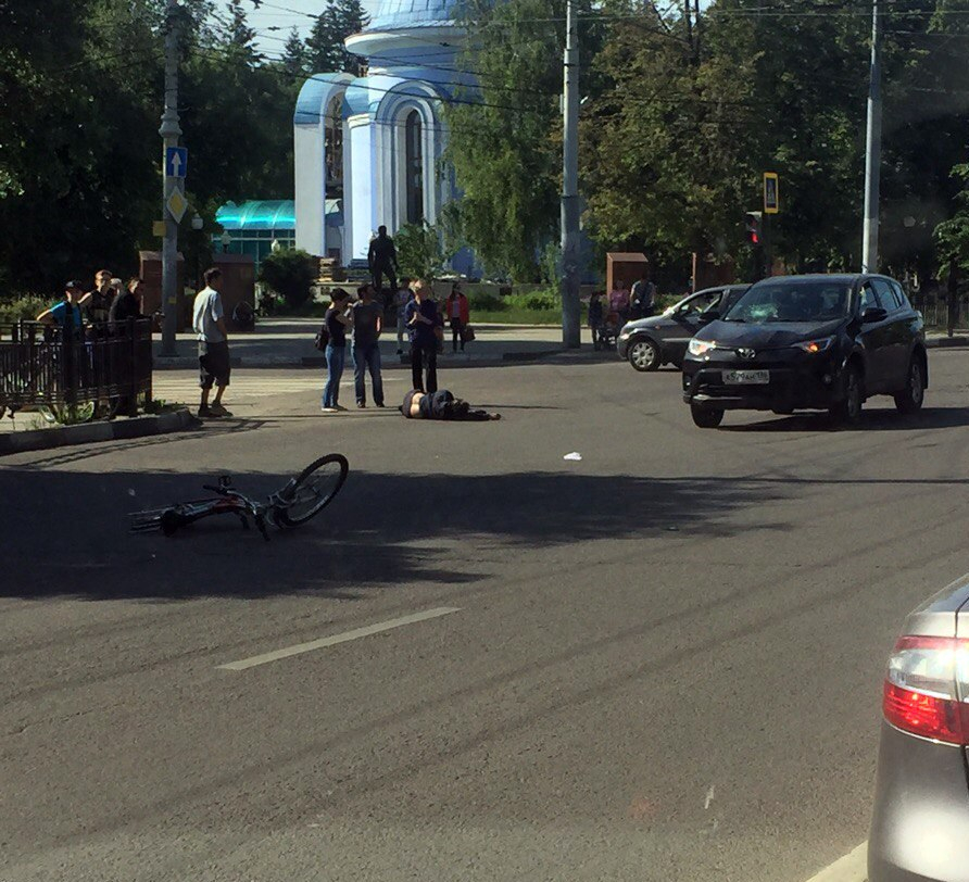 Сбили велосипедиста сегодня. В Невинномысске сбили велосипедиста. В Домодедово сбили велосипедиста. В Подольске сбили велосипедиста. Сбили велосипедиста Сосновка Новокузнецк.