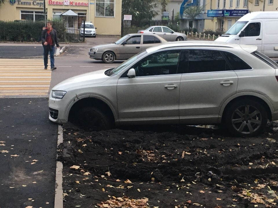 Как отомстили за белгород. Езда по грязной парковке. Грязный паркинг пыль. Ребенок грязный на парковке. Проучил водителя в Воронеже.